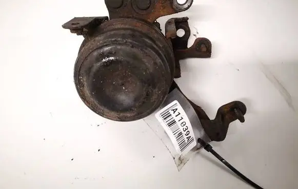 Toyota Avensis T250 Engine mount bracket 