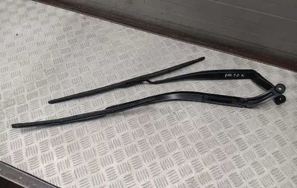 Chrysler Pacifica Front wiper blade arm