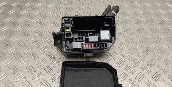 Toyota Yaris Fuse box set 826620D320