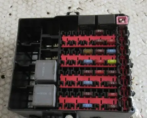 Ford Fiesta Fuse module 8V5T14A005DFD
