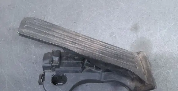 Volkswagen Golf V Accelerator throttle pedal 1K1721503P
