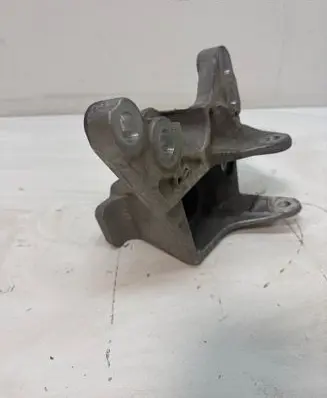 Land Rover Evoque I Engine mounting bracket K8D256P09527