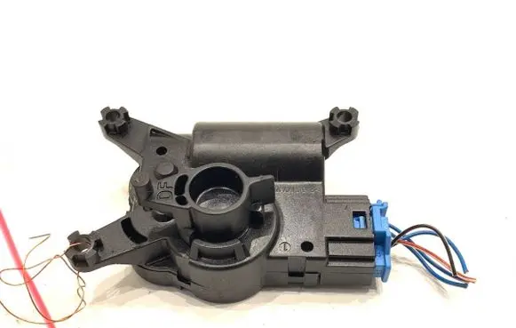 Audi Q7 4L Air flap motor/actuator 52411483R04
