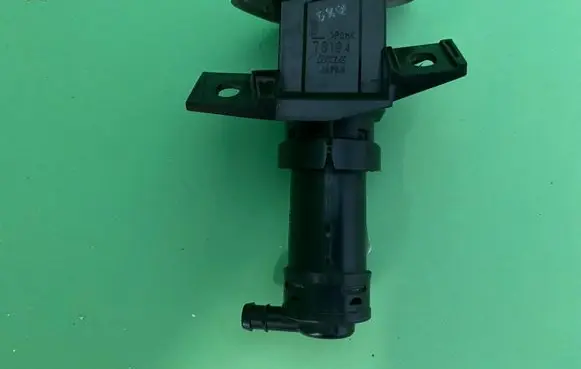 Toyota Corolla E120 E130 Headlight washer spray nozzle 8520813020