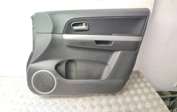 Suzuki Grand Vitara II Front door card panel trim 33712-65J0