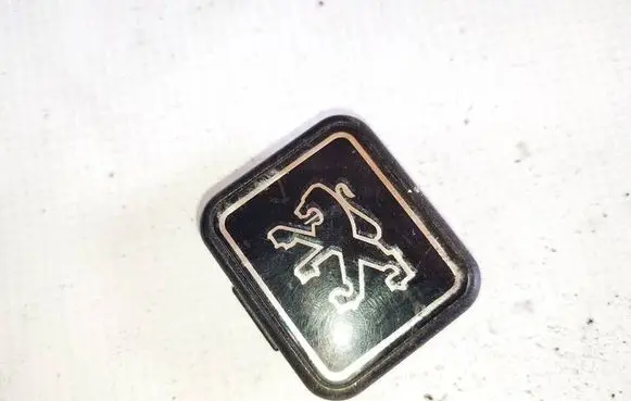 Manufacturer badge logo/emblem