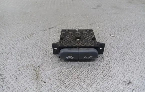Honda HR-V Air conditioning (A/C) switch 3488K