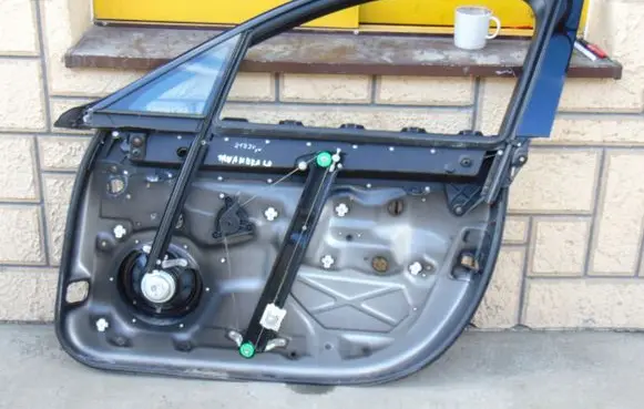 Porsche Panamera (970) Front door window/glass frame 
