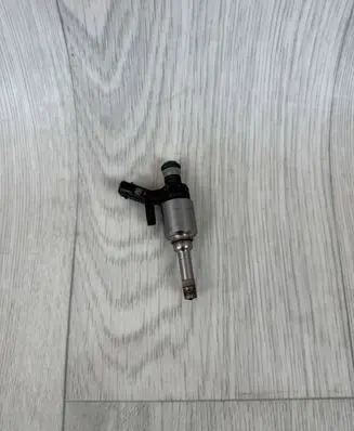 Volkswagen Golf VII Fuel injector 06L906036K