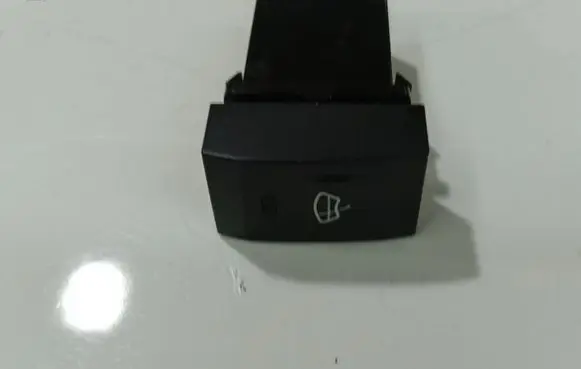 KIA Sorento Windscreen/window heater switch 864W030002