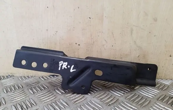 Audi Q7 4L Fender mounting bracket 4L0805697