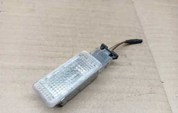 Volkswagen PASSAT B7 Boot/trunk interior light 