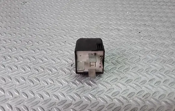 Mercedes-Benz C W202 Other relay 4RA00779100 A0025421319