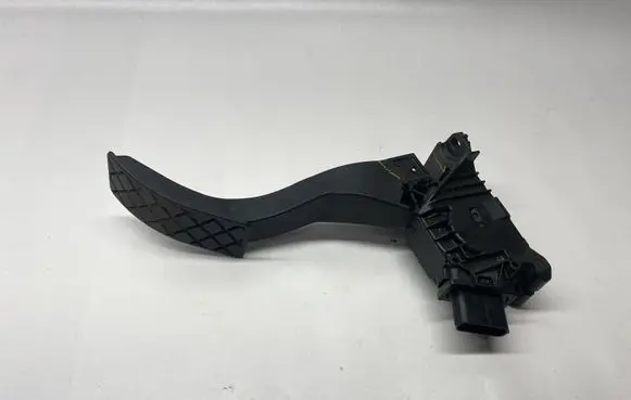 Volkswagen Jetta VII Accelerator throttle pedal 5QM723503