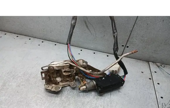 Mazda 323 F Front door lock 