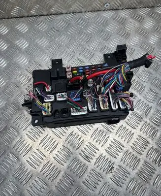 Mitsubishi Outlander Fuse module 8637A869 5023014907 L8637011S