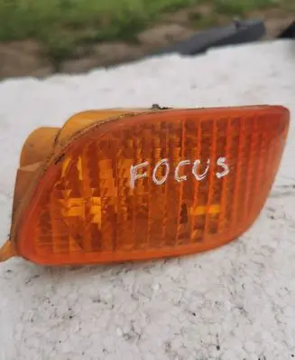 Ford Focus Front indicator light