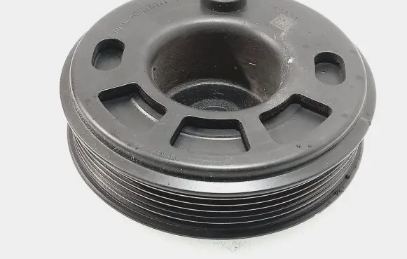 Skoda Octavia Mk3 (5E) Crankshaft pulley 04C105243AA
