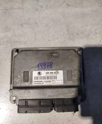 Volkswagen PASSAT B7 Engine control unit/module 03D906033C