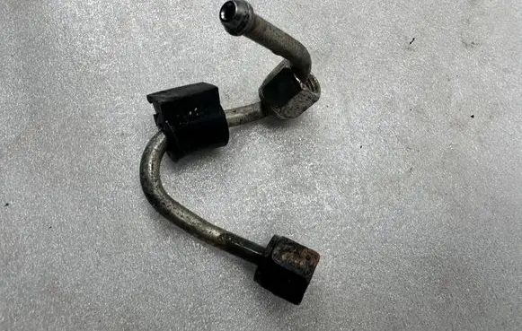 Audi A3 S3 8V Fuel injector supply line/pipe 05L130301