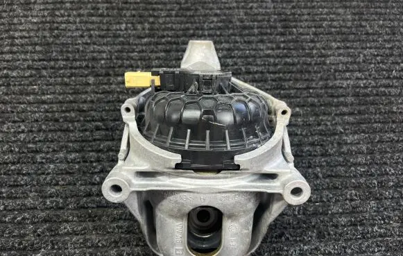Audi Q5 SQ5 Engine mount bracket 782215150182