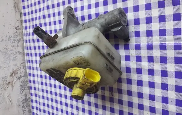 Skoda Octavia Mk1 (1U) Master brake cylinder 1J163113006