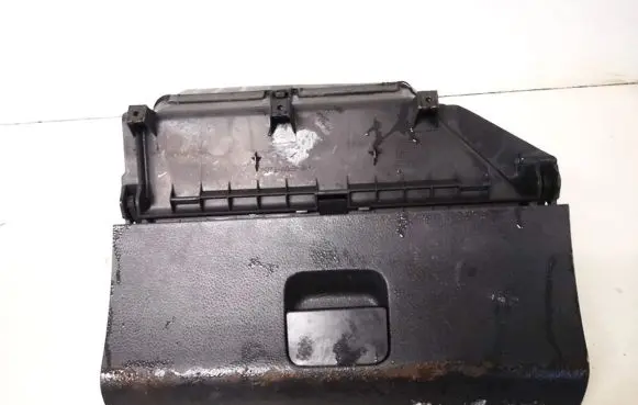 Glove box