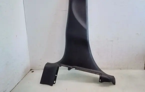 (B) pillar trim (bottom)