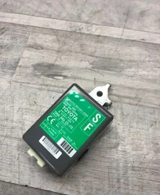 Toyota Avensis T270 Door control unit/module 8974005010 61B377000