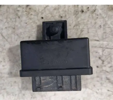 Peugeot 207 Fuel pump relay 240107