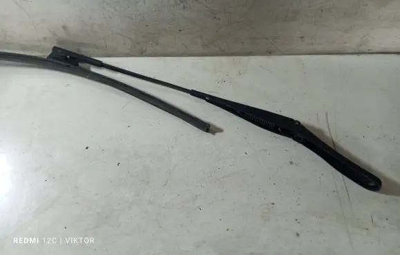 Opel Astra H Front wiper blade arm 13111219