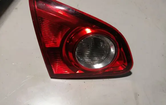 Tailgate rear/tail lights