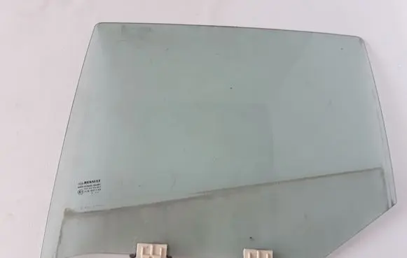 Renault Megane III Rear door window glass 823010007R