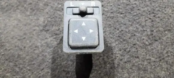 Mitsubishi Carisma Wing mirror switch MR114081 03220000