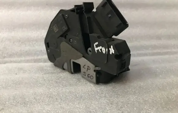 Volvo S60 Front door lock 31301738 A046165 A046465