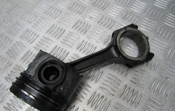 Ford Mondeo Mk III Piston with connecting rod 24574B