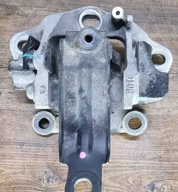 Mazda CX-3 Gearbox mount D10G39081