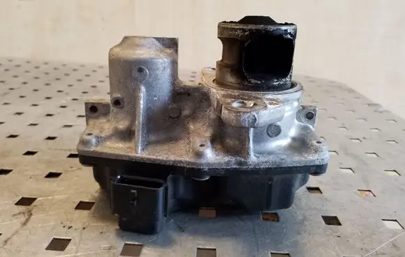 Nissan X-Trail T32 EGR valve 147109816R H8201061904