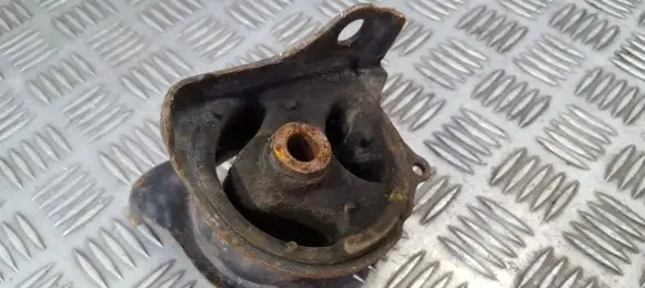 Honda Civic Engine mount bracket