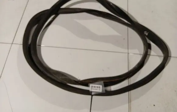 Toyota Aygo AB10 Rubber seal front coupe door 