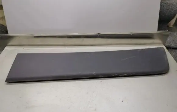 Rear fender molding trim