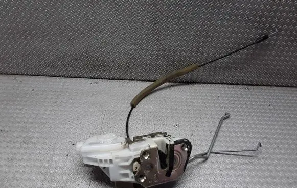 Mitsubishi Pajero Front door lock