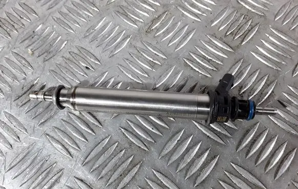 Mercedes-Benz G W461 W463 1st Gen Fuel injector A2780700687