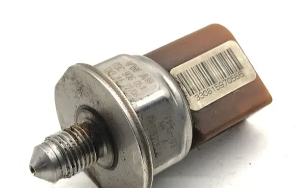 Volkswagen Golf V Fuel pressure sensor 03C906051H