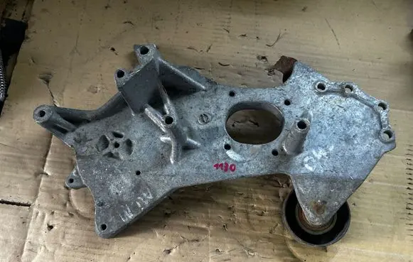 Mitsubishi Pajero Timing chain cover 