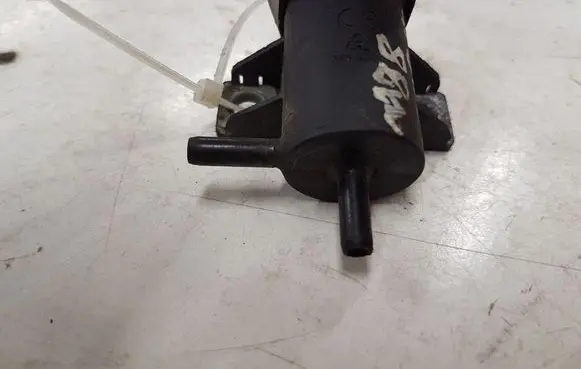 Volvo S40, V40 Vacuum valve 7700113709