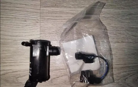 Volvo S40 Windscreen/windshield washer pump 9169611