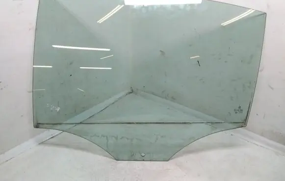 Volkswagen PASSAT B7 Rear door window glass 