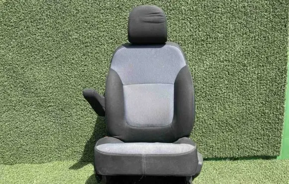 Opel Vivaro Front driver seat 95517378 95517384