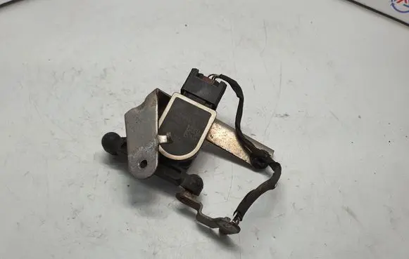 Headlight/headlamp level sensor
